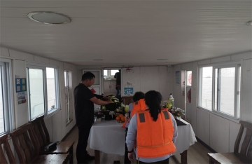 谁的骨灰撒到大海里面