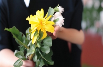 参加海葬穿什么衣服